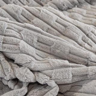 Frazada Gaudi gris abstracto