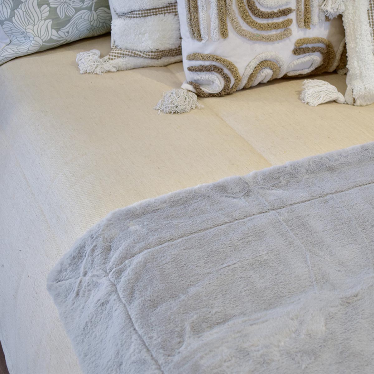 Frazada Gaudi gris liso - Image 4