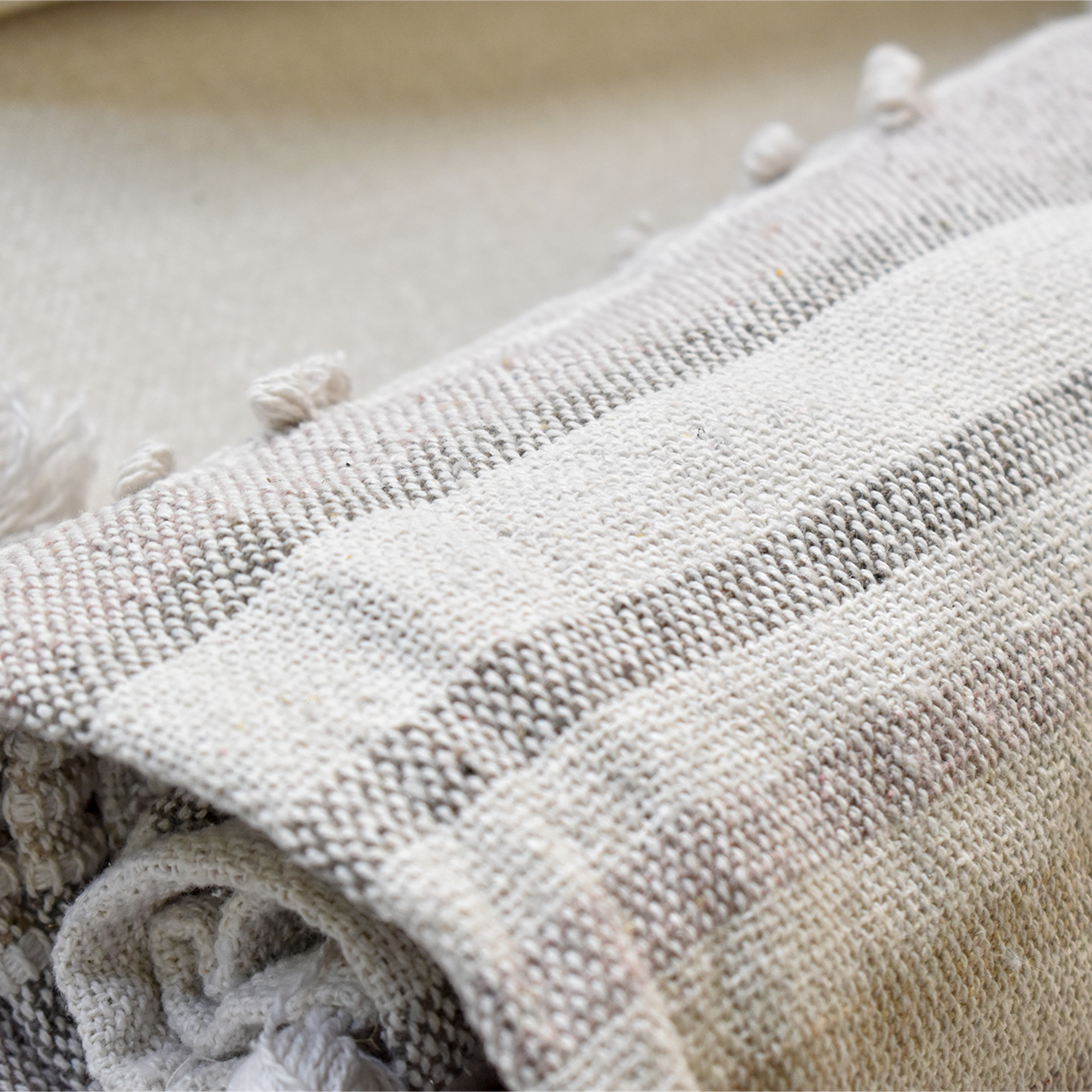 Frazada Romeo taupé - Image 3