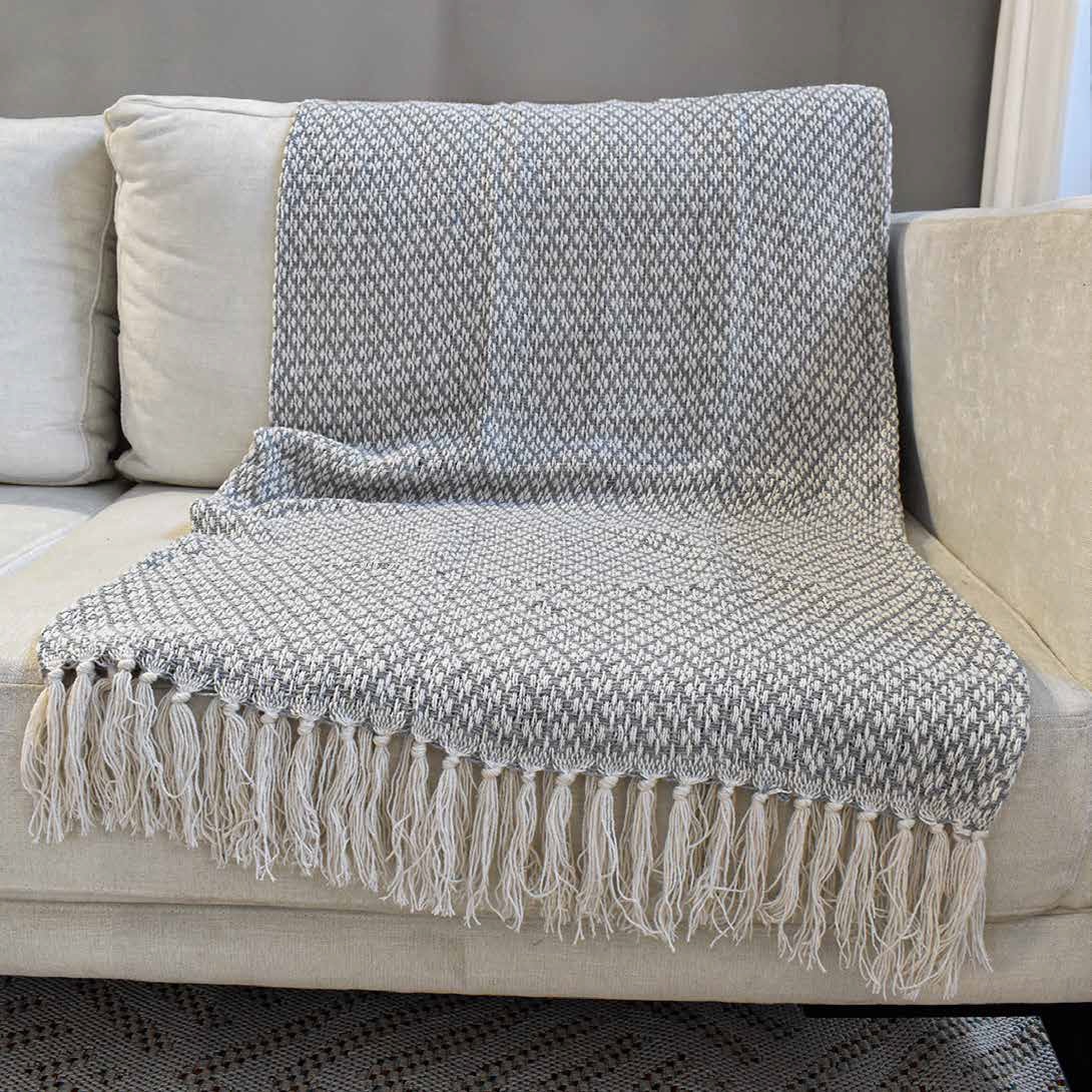 Frazada Masai 132 gris - Image 3